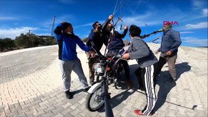 DENİZLİ Paraşütüne bağladığı motosikletiyle, uçtu