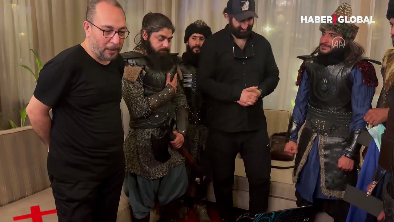 Pakistanlı gençler, Diriliş Ertuğrul'un Abdurrahman Gazi'si Celal Al ile bir araya geldi
