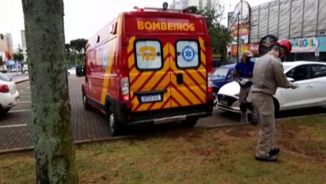 Homem fica ferido ao sofrer queda de bicicleta na Avenida Brasil