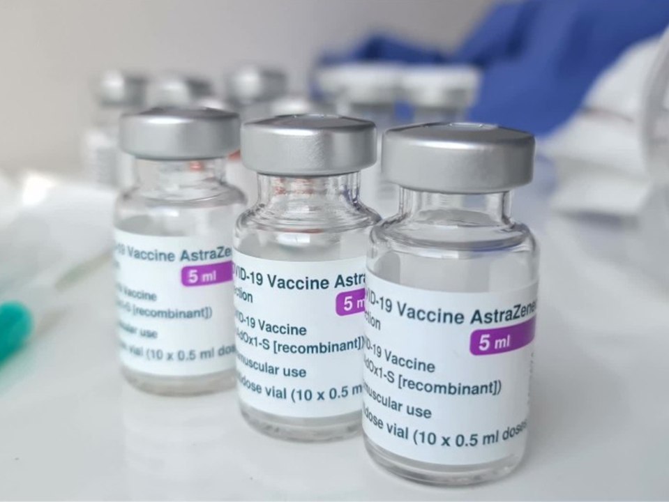 Nach Komplikationen: Berlin und Charité stoppen AstraZeneca-Impfungen