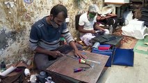 حرفيون من طبقة الداليت في الهند يكافحون التمييز بفضل صنع حقائب اليد