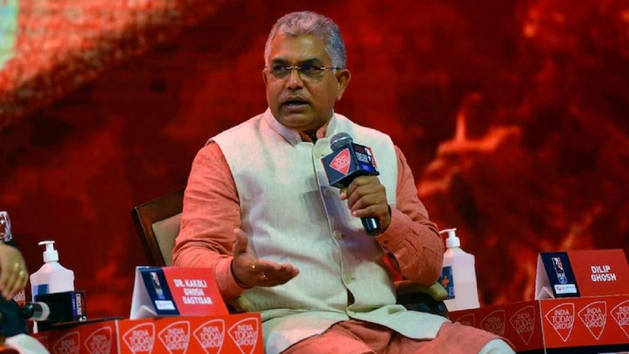 BJP slams Mamata over allegations against the center