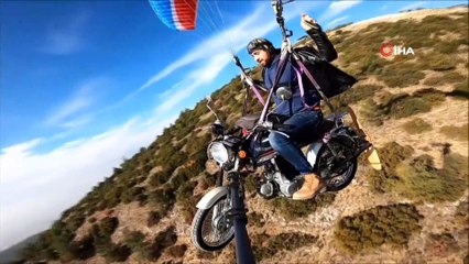 Çılgın pilot bu sefer motosikletiyle uçtu