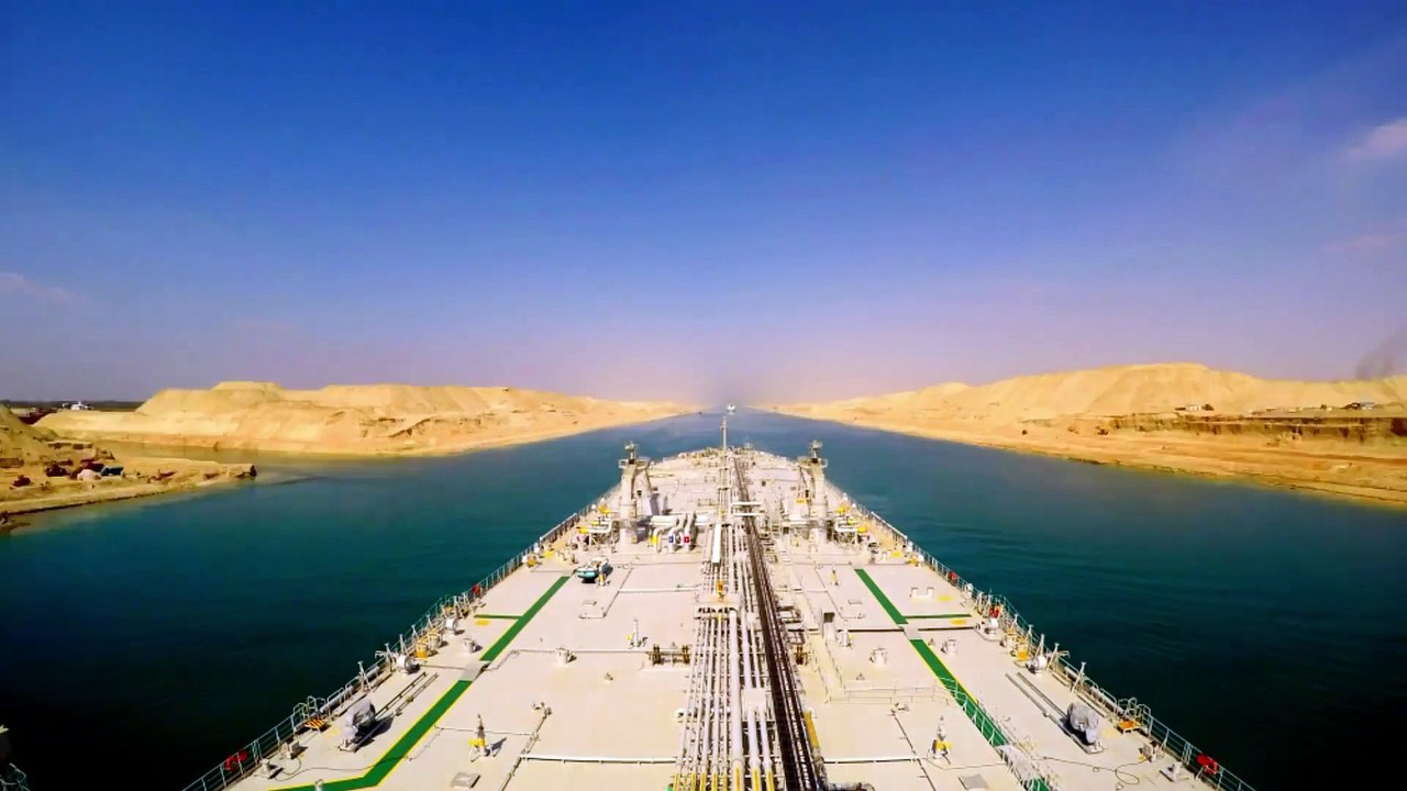 La traversée du canal de Suez (Timelapse)