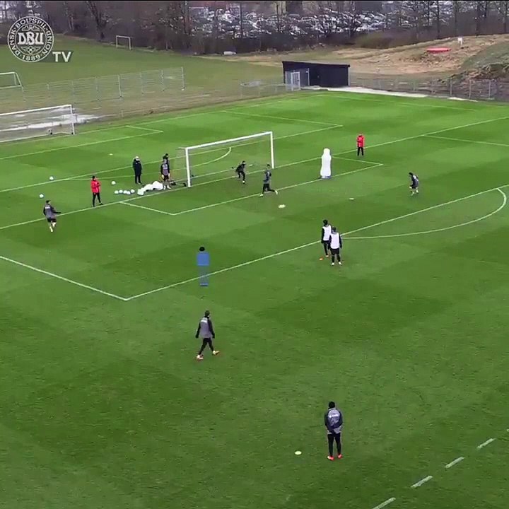 Le coup du scorpion incroyable de Thomas Delaney