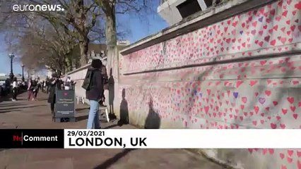 150 ezer szívvel emlékeznek a koronavírus áldozataira Londonban