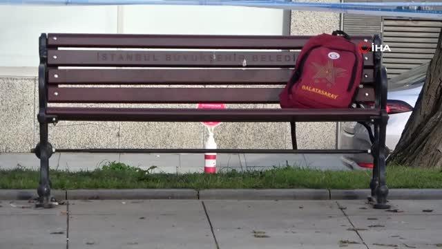 (İSTANBUL-ÖZEL)Taksim Gezi Parkındaki şüpheli çanta polis ekiplerini harekete geçirdi
