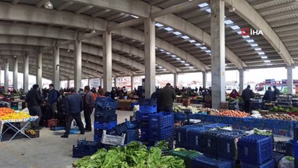 Afyonkarahisar'da pazarda korona virüs denetimi yapıldı