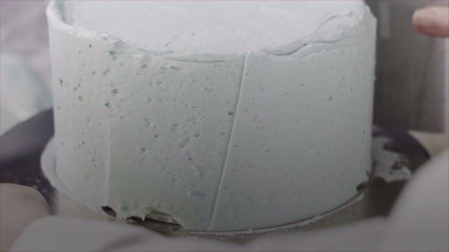 How to Thicken Frosting for Cakes and Cookies