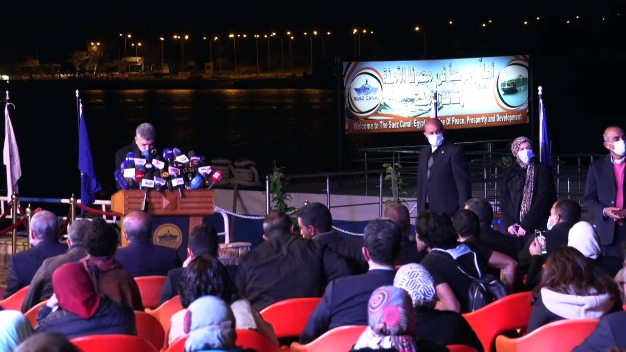 Canal de Suez: reprise progressive du trafic après une semaine de blocage