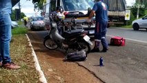 Colisão entre carro e moto é registrada na Av. Brasil