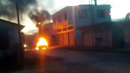 Kozan’da seyir halindeki alev alan araç korku dolu anlar yaşattı