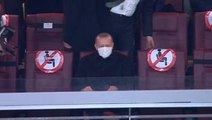 Cumhurbaşkanı Erdoğan, Türkiye-Letonya maçını izlemek için Atatürk Olimpiyat Stadı'na stada geldi