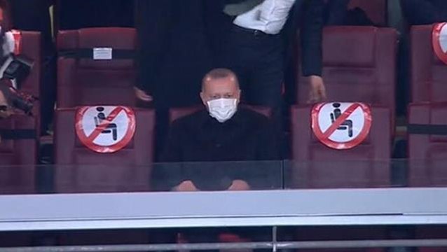 Cumhurbaşkanı Erdoğan, Türkiye-Letonya maçını izlemek için Atatürk Olimpiyat Stadı'na stada geldi