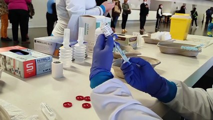 La vaccination avec AstraZeneca suspendue pour les moins de 60 ans dans certains pays