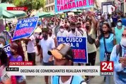 Decenas de comerciantes ambulantes realizan protesta en el Cercado de Lima