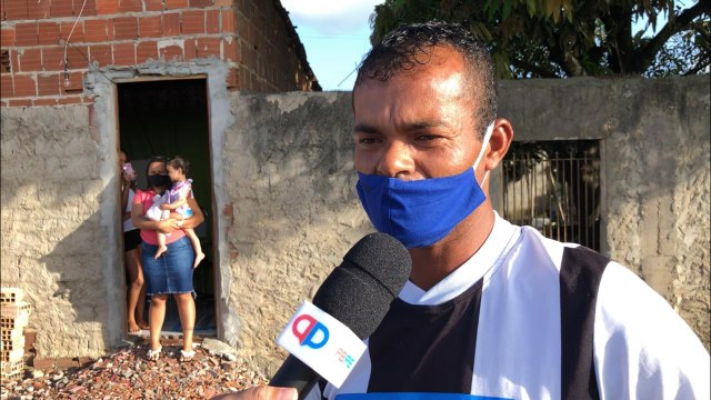 CIDADÃO DE PEDRAS DE FOGO PEDE PARA PREFEITURA RETIRAR LIXÃO EM FRENTE A SUA CASA
