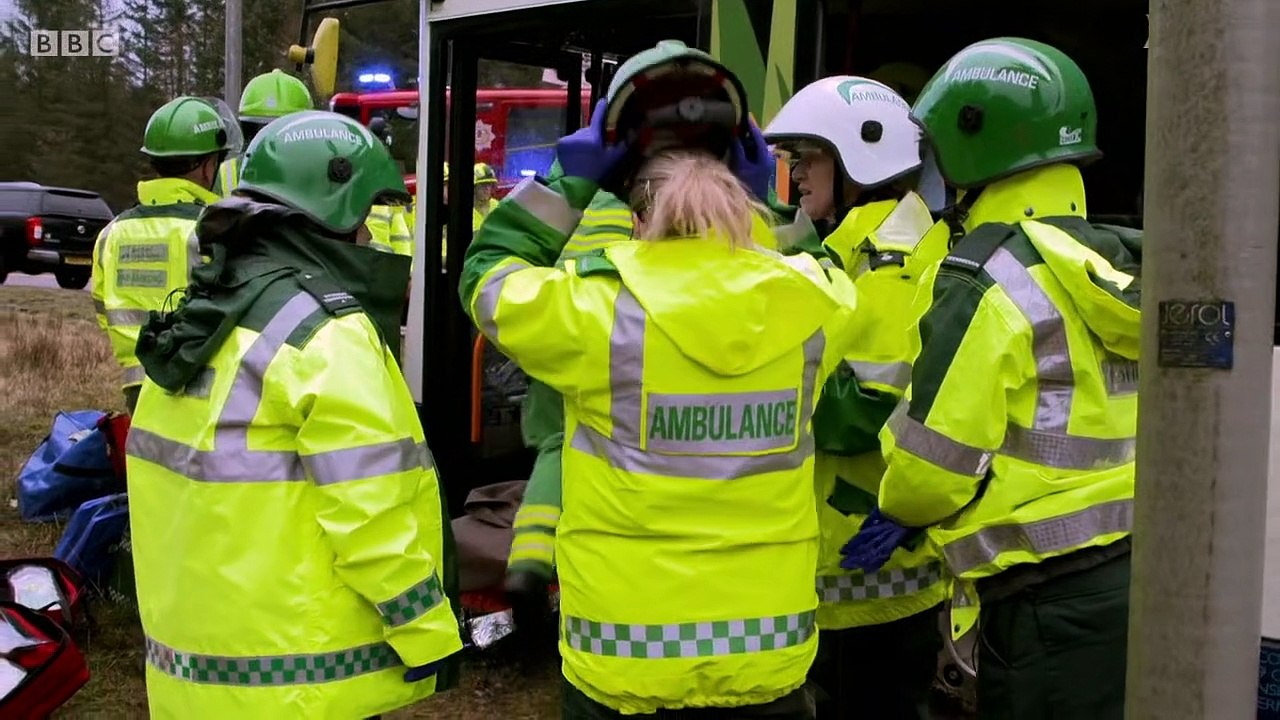 Paramedics on Scene S02E01