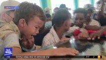 [이슈톡] 친구 장례식서 오열한 미얀마 소년