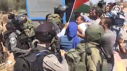 İsrail askerlerinden köy sakinlerine müdahale