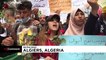 فيديو: طلاب جزائريون يمشون في مسيرة ويطالبون بإطلاق سراح سجناء الرأي
