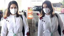 Sunny Leone ने Airport पर Fans के साथ की बदतमीज़ी, Video हुई Viral ! | FilmiBeat