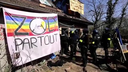 La policía suiza desaloja una cantera 'okupada' por 150 activistas