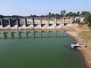 शुजालपुर में टैंकरों से खरीद रहे लोग पानी