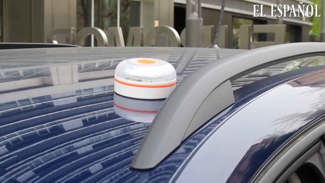 Suscríbete a El Español y di adiós a los triángulos de emergencia con la nueva luz Help Flash