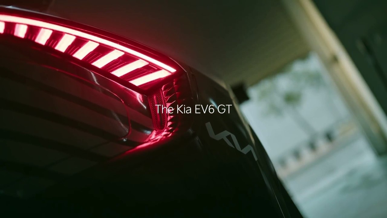 VÍDEO: el nuevo Kia EV6 GT destroza a un McLaren 570S, un Porsche 911  4S Targa, un Mercedes-AMG GT, un Lamborghini Urus y un Ferrari California T