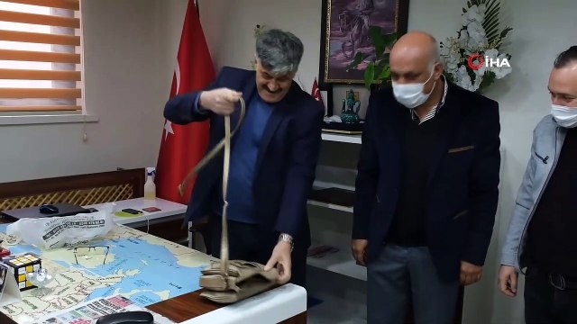 Otobüs şoföründen örnek davranış...İçi altın dolu çantayı otobüste unuttu, büyük panik yaşadı