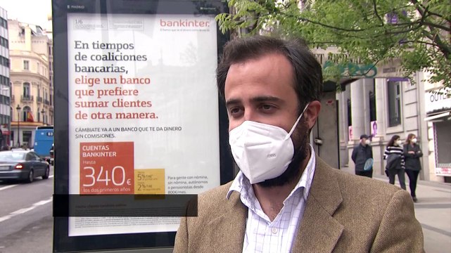 Una gran lona cubre el Círculo de Bellas Artes de Madrid en el marco de las elecciones