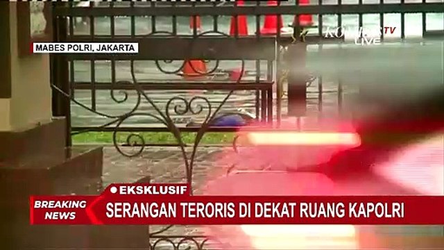 Tim Gegana Acungkan Jempol Usai Gunting Tali di Sekitar Jenazah Teroris Mabes Polri