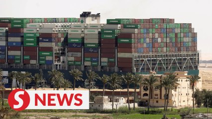 How was the Suez Canal ship freed?