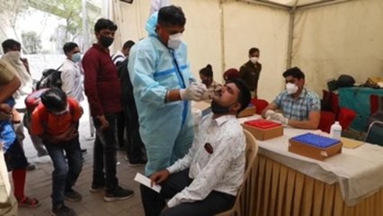 Número de muertos mundiales de COVID crece por segunda semana consecutiva