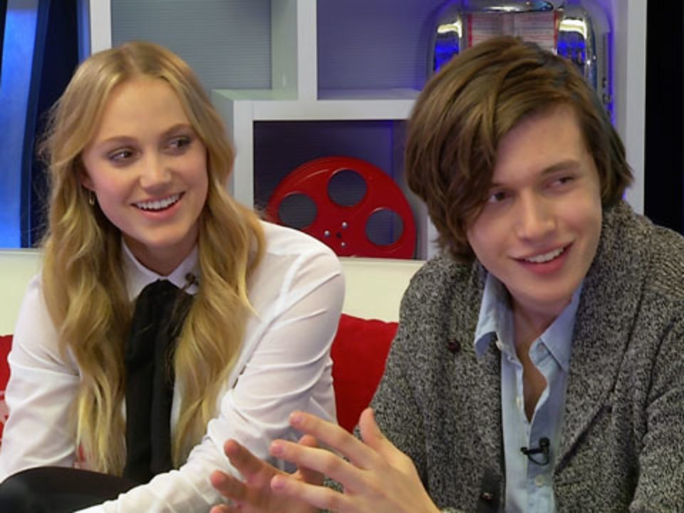 'The 5th Wave' Stars Maika Monroe & Nick Robinson on Nicknames & First Crushes