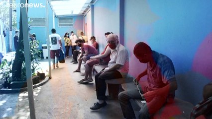 Brasil, uma corrida às vacinas e à comida