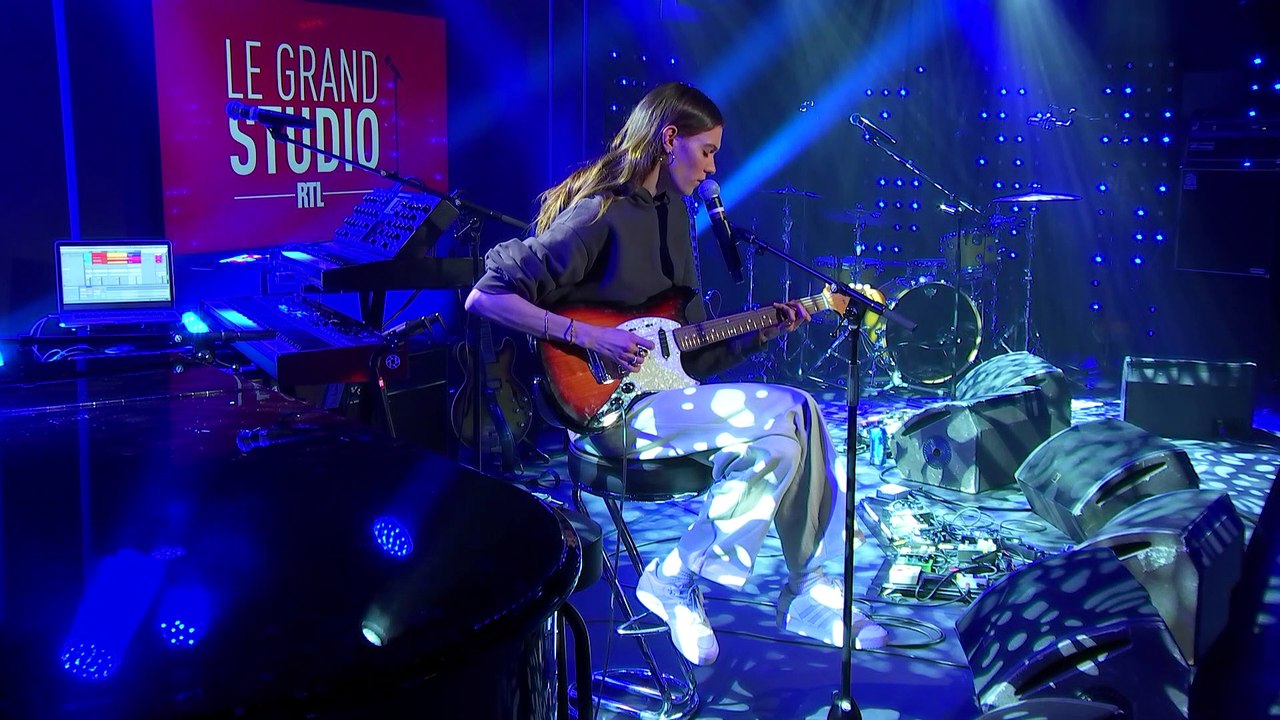 Charlotte Cardin - Meaningless (Live) - Le Grand Studio RTL