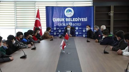 Download Video: Çubuk Belediye Başkanı Demirbaş, minik futbolcularla buluştu