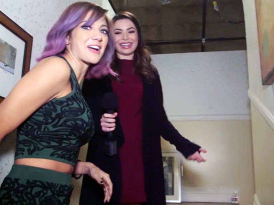 Miranda Cosgrove Relates to "Crowded" Role