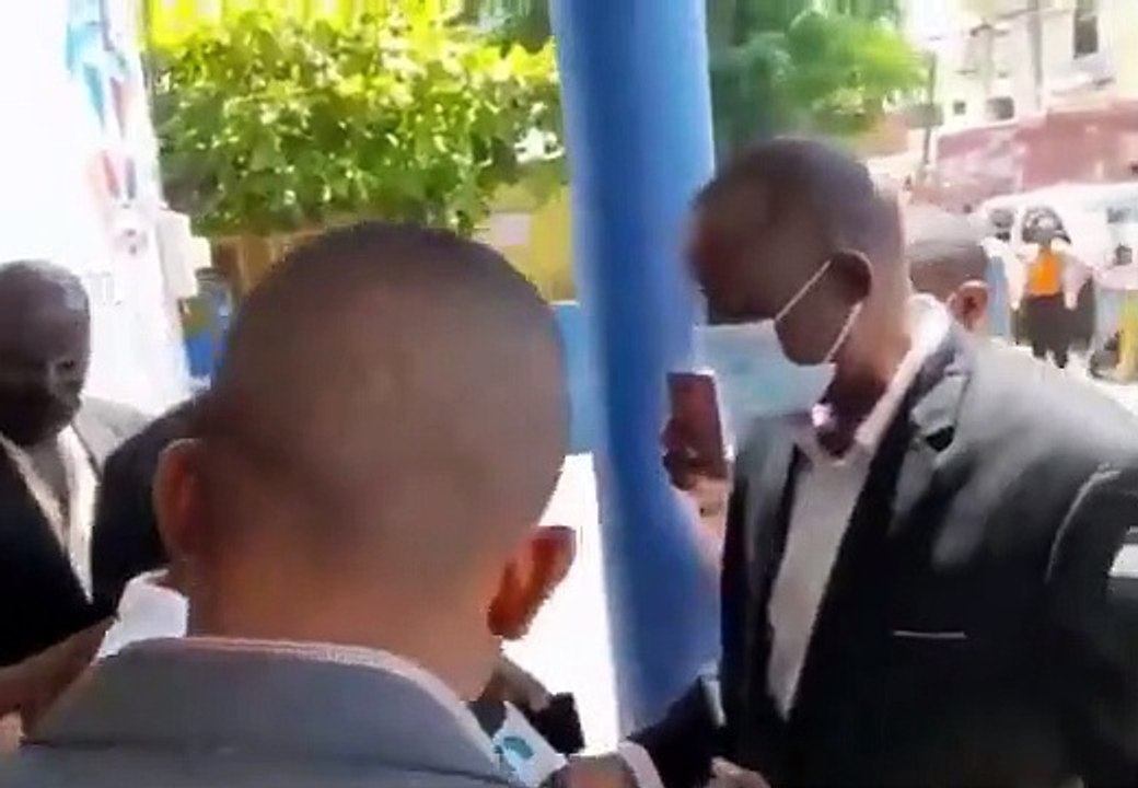 Herido en incidente donde murió pareja cristiana dice policías dispararon por dos ocasiones