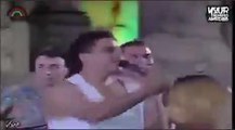 موجة سخرية ضد عمرو دياب بسبب مقطع فيديو يرقص فيه بطريقة غريبة