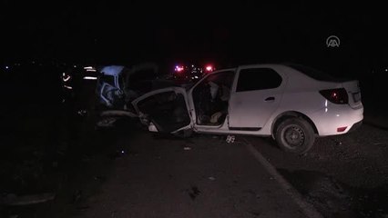 ŞANLIURFA - İki otomobil çarpıştı: 5 ölü, 1 yaralı