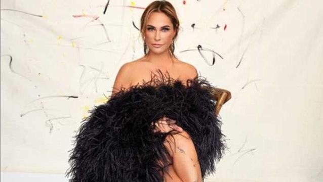 Hülya Avşar, yüzüne uygulanan filtre yüzünden sosyal medyanın diline düştü