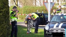 Fietsster gewond na botsing met auto op Zomerdijk