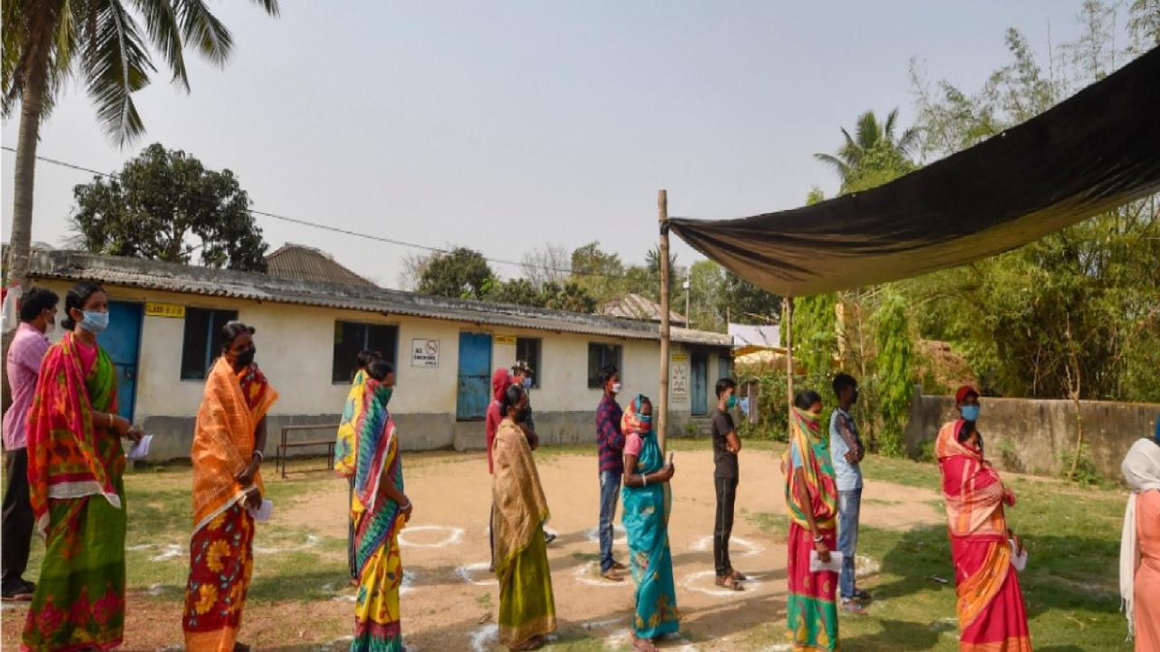 Bengal Elections: BJP leader accuses TMC of hoo...