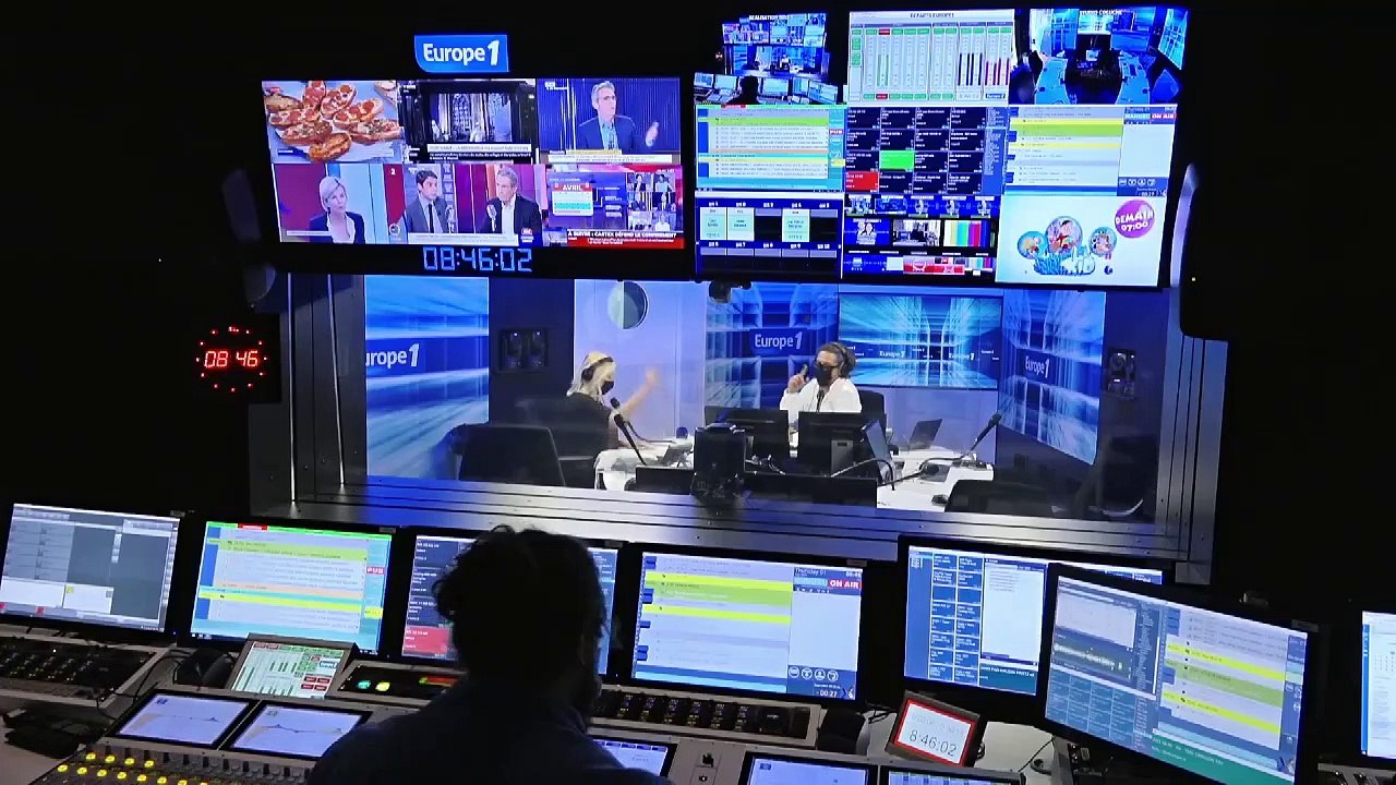 Pierre Ménès : "En tant que féministe depuis quatre jours, j'ai mal à mon égalité des sexes" (Canteloup)