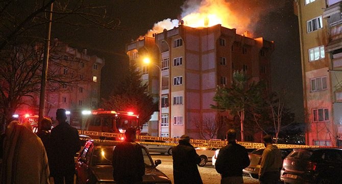 Ailesiyle tartışan şahıs evi yaktı sonra polisi aradı