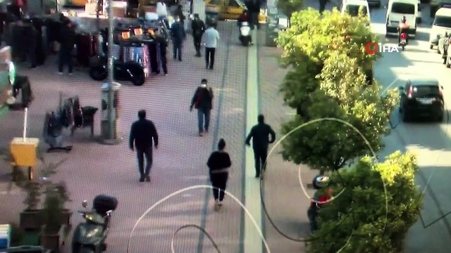 Cadde ortasında kadına dehşeti yaşattı, zorla girdiği evde saklanmaya çalıştı