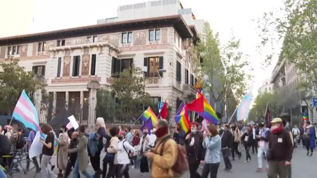 Cientos de personas reclaman en Barcelona que se apruebe ya la Ley Trans